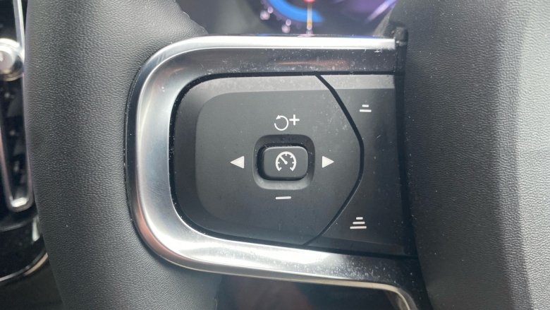 Volvo XC40 2.0 B3P Plus Dark 5dr Auto Petrol Estate